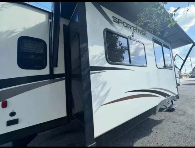 2016 Sporttrek Venture - Image 8