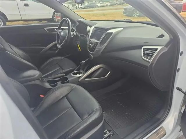 2014 Hyundai Veloster - Image 14
