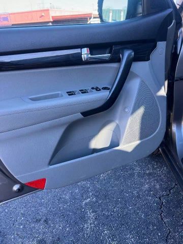 2011 Kia Sorento - Image 14