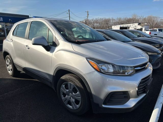 2018 Chevrolet Trax - Image 2