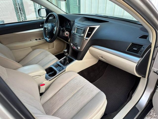 2014 Subaru Outback - Image 21
