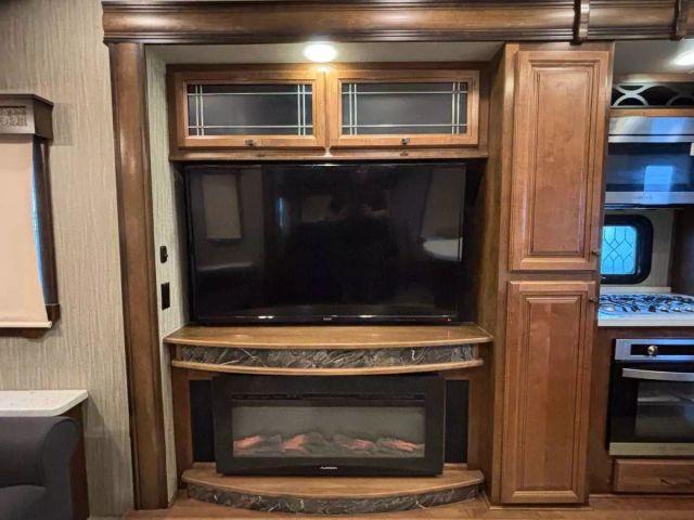 2018 Heartland Big Country Fifth Wheel - Image 14