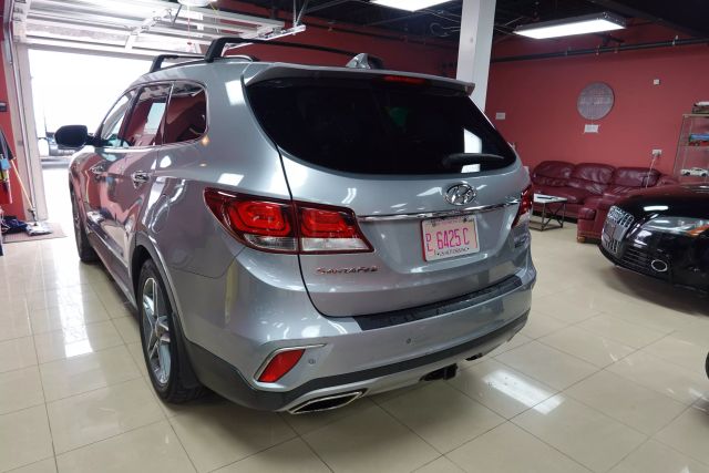 2017 Hyundai Santa Fe - Image 4