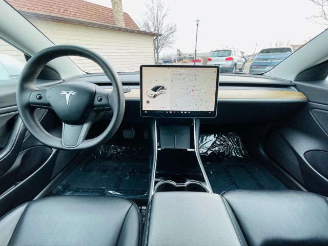 2020 Tesla Model 3 - Image 25