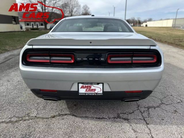 2019 Dodge Challenger - Image 5