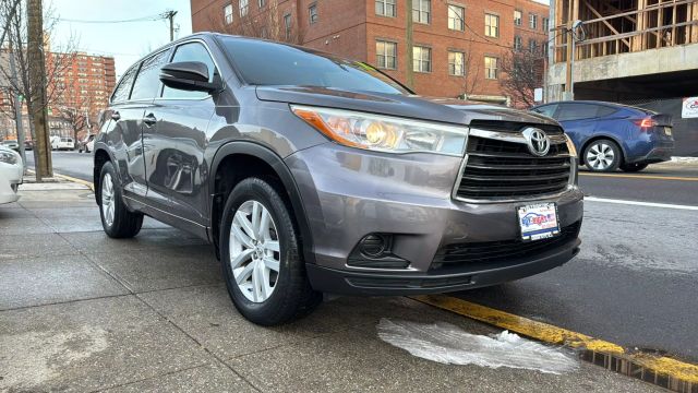 2015 TOYOTA HIGHLANDER SUV V6, 3.5 LITER LE SPORT UTILITY 4D