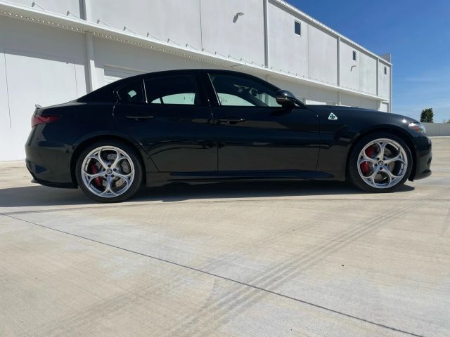 2021 Alfa Romeo Giulia - Image 6