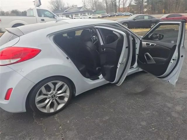 2014 Hyundai Veloster - Image 17