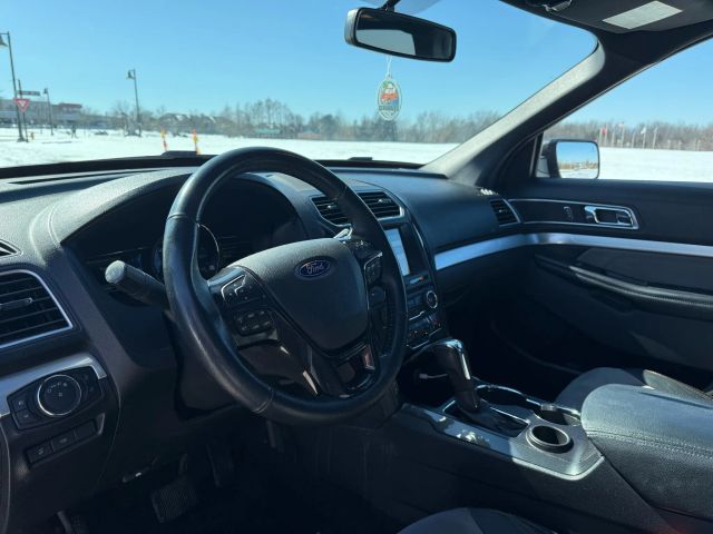 2017 Ford Explorer - Image 12