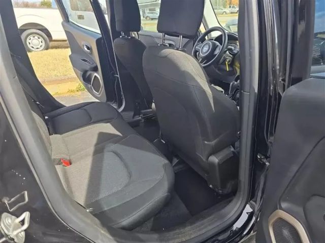 2015 Jeep Renegade - Image 16