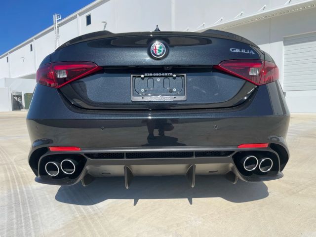 2021 Alfa Romeo Giulia - Image 19