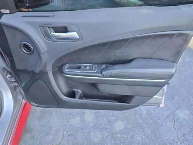 2017 Dodge Charger - Image 13
