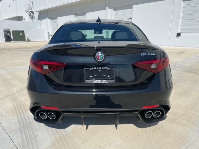 2021 Alfa Romeo Giulia - Image 20