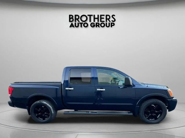 2010 Nissan Titan Crew Cab - Image 10