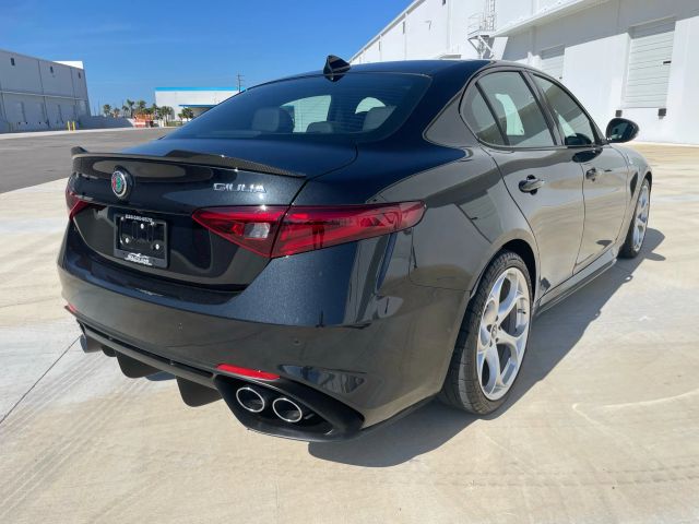 2021 Alfa Romeo Giulia - Image 15