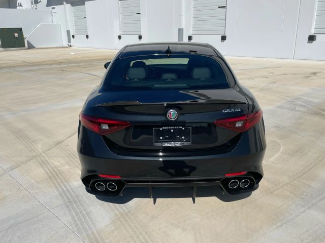 2021 Alfa Romeo Giulia - Image 21