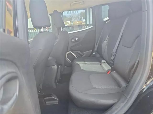 2015 Jeep Renegade - Image 20