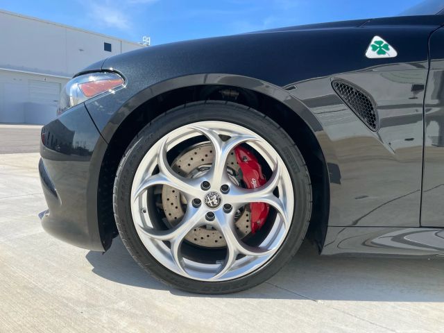 2021 Alfa Romeo Giulia - Image 37