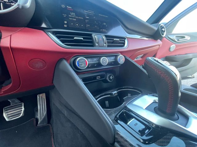 2021 Alfa Romeo Giulia - Image 95