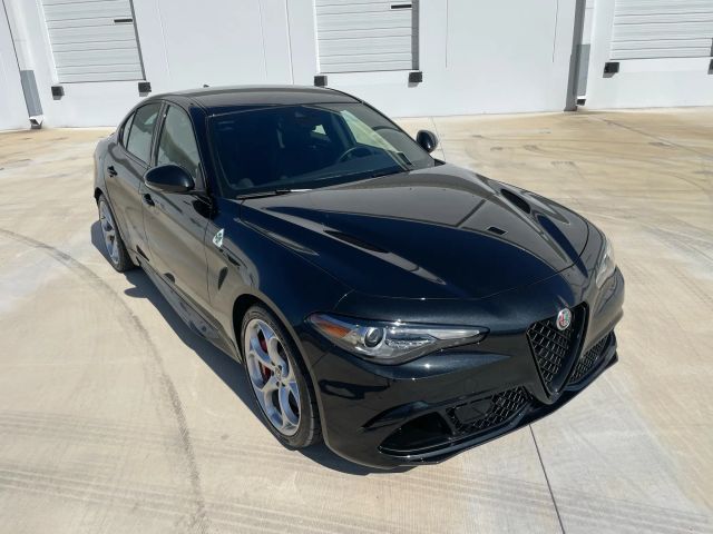 2021 Alfa Romeo Giulia - Image 3