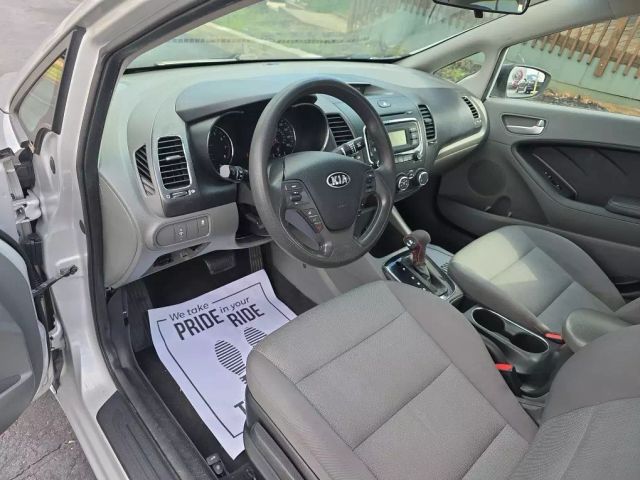 2017 Kia Forte - Image 10