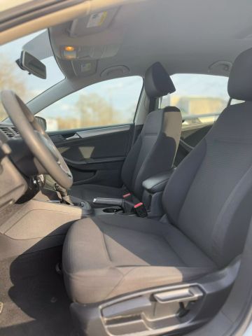 2015 Volkswagen Jetta 1.8t Se Sedan 4d - Image 9