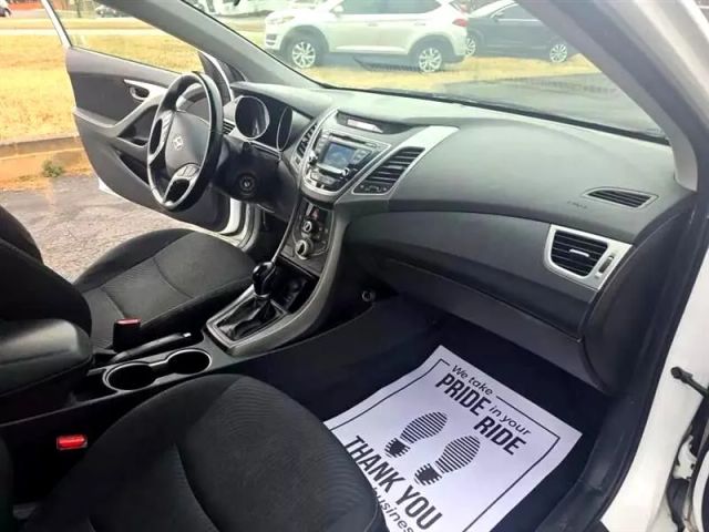 2015 Hyundai Elantra - Image 15