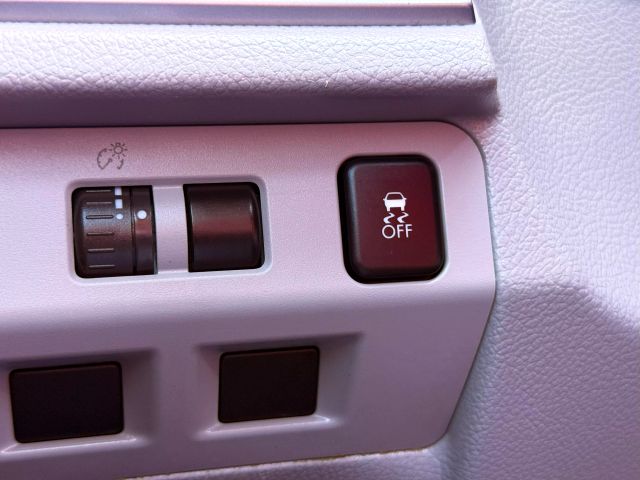 2014 Subaru Forester - Image 32