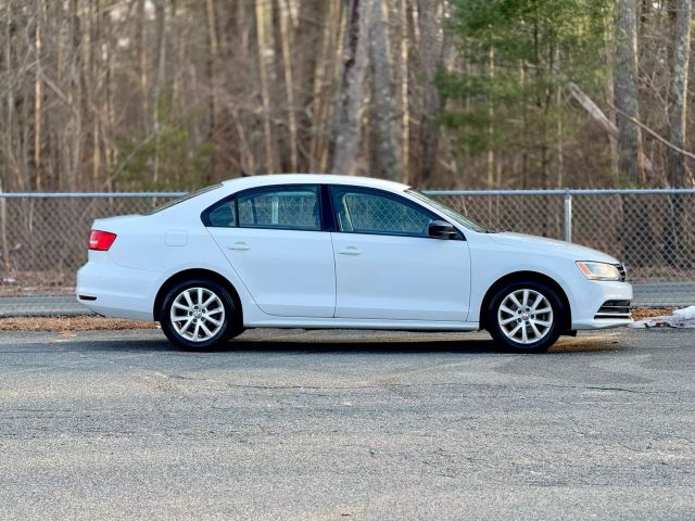 2015 Volkswagen Jetta 1.8t Se Sedan 4d - Image 4