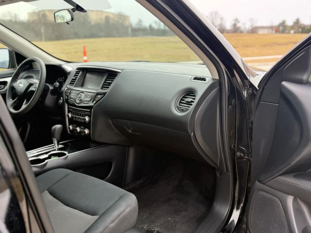 2017 Nissan Pathfinder - Image 13
