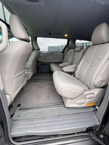 2011 Toyota Sienna Xle Minivan 4d - Image 15
