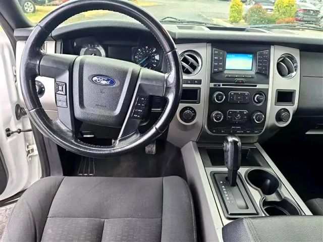 2017 Ford Expedition - Image 10