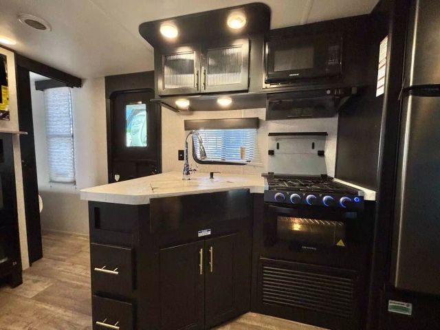 2022 Cherokee By Forest River Grey Wolf - Image 24