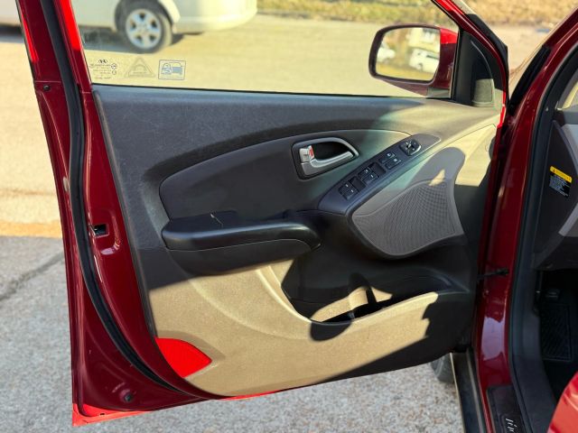 2012 Hyundai Tucson - Image 8