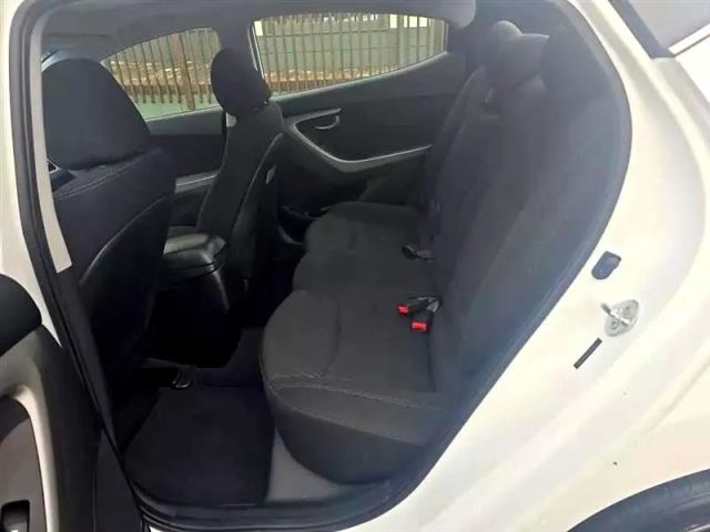 2015 Hyundai Elantra - Image 23