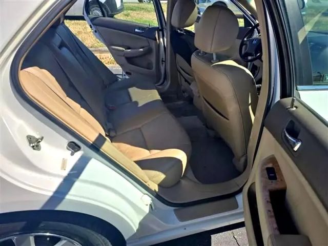 2005 Honda Accord - Image 19