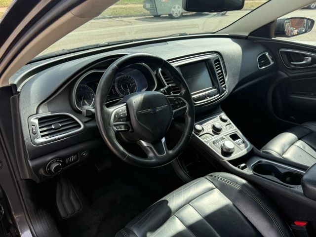 2017 Chrysler 200 - Image 8