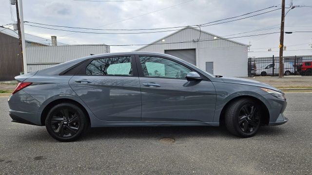 2021 Hyundai Elantra - Image 5