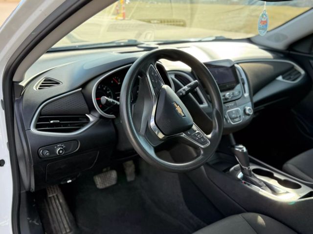 2020 Chevrolet Malibu - Image 11