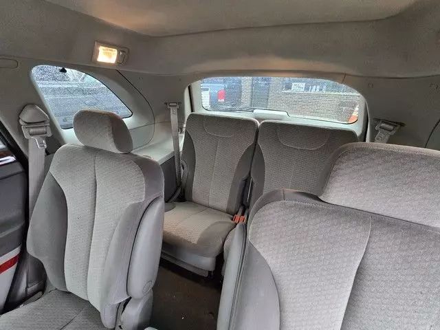 2005 Chrysler Pacifica - Image 14
