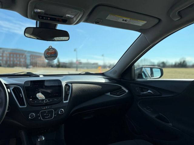 2020 Chevrolet Malibu - Image 25