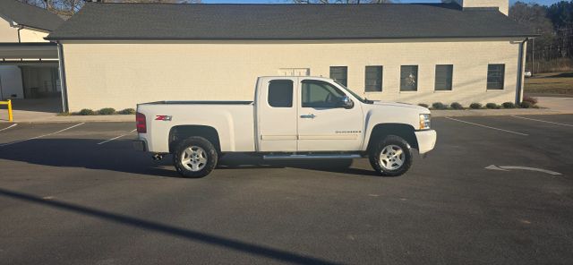 2009 Chevrolet Silverado 1500 Extended Cab - Image 2