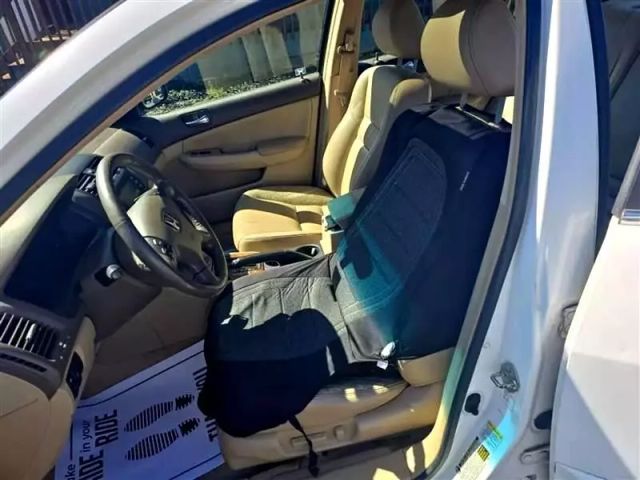 2005 Honda Accord - Image 13
