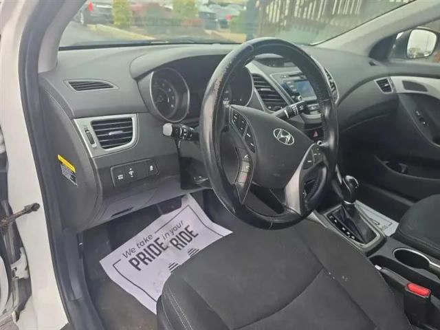 2015 Hyundai Elantra - Image 11