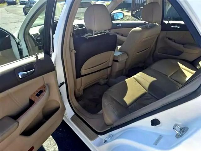 2005 Honda Accord - Image 20