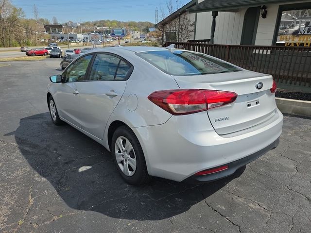2017 Kia Forte - Image 6