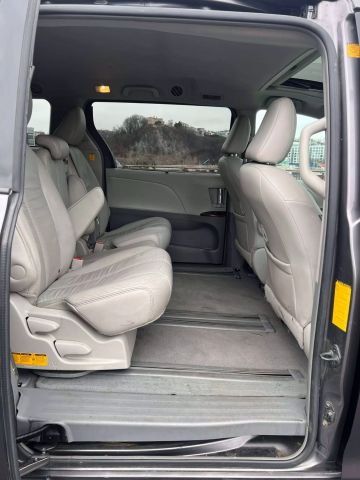 2011 Toyota Sienna Xle Minivan 4d - Image 17