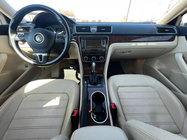 2013 VOLKSWAGEN PASSAT SEDAN 5-CYL, 2.5 LITER 2.5L SEL SEDAN 4D