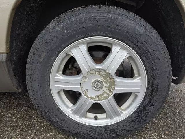2005 Chrysler Pacifica - Image 8