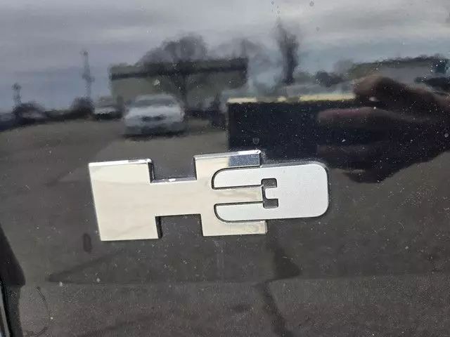 2009 Hummer H3 - Image 5